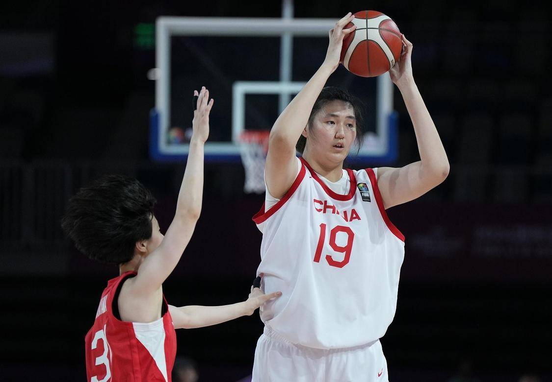 张子宇1.0是女篮一把双刃剑！阵容轮换成关键的简单介绍