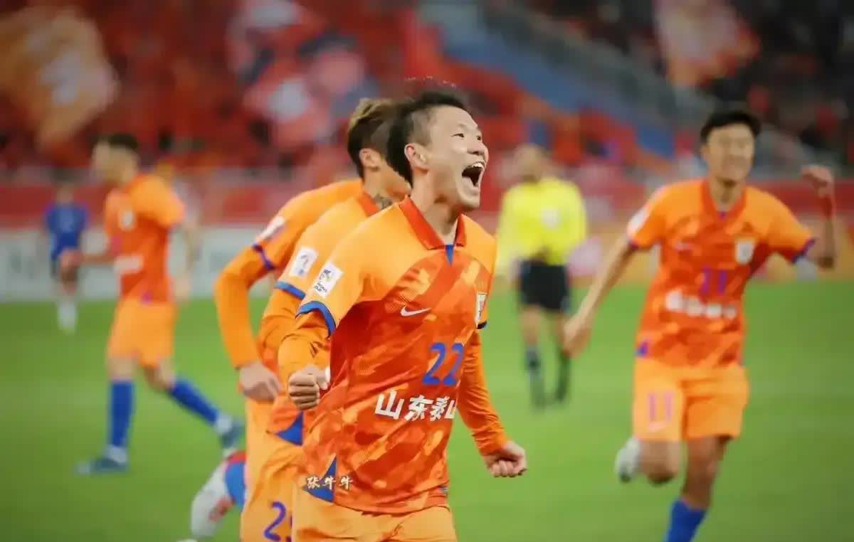 中超-刘祝润建功拉布亚德任意球破门大连2-0泰山迎2连胜
