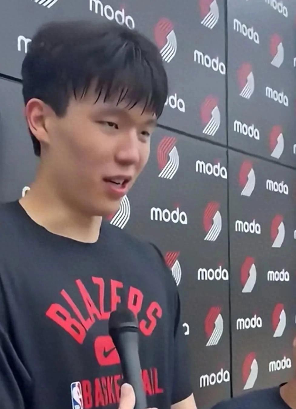 爱游戏体育-杨瀚森谈NBA的身体对抗：很强硬但比较文明不会有过度的动作