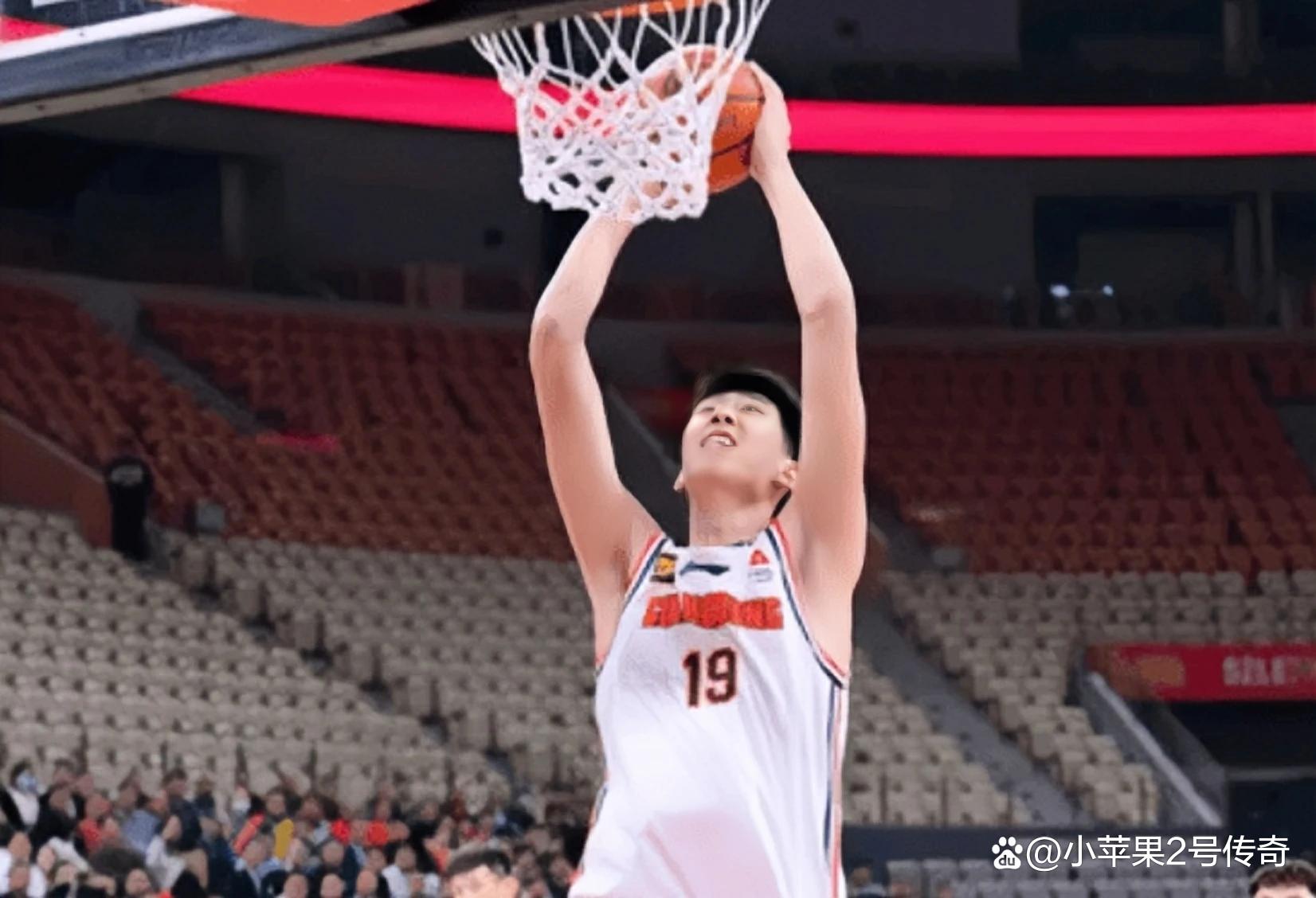 包含CBA联赛上演激烈对决，比分胶着的词条